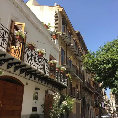Historical Penthause Ballaro With View Palermo